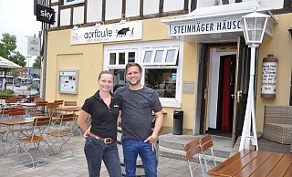 Melanie und Jan Schneider haben in den vergangenen Jahren etliche Gastronomiekonzepte verwirklicht und damit Steinhagens Ausgehszene maßgeblich geprägt. Zum Jahresende ziehen sie sich zurück und schließen den Dorfbullen im Steinhägerhäuschen. - Archivfoto/Sonja Faulhaber