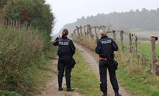 Vier Tage nach dem Verschwinden des achtjährigen Fabian in Güstrow ist in einem Wald eine Kinderleiche gefunden worden. - Bernd Wüstneck/dpa