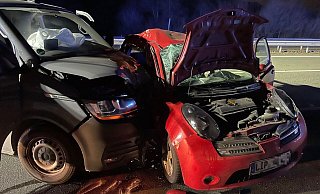 Die Autos sind bei der Kollision schwer beschädigt worden.  - Charlotte Mahncke