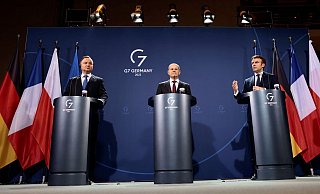 Polens Staatspräsident Andrzej Duda (l.) Bundeskanzler Olaf Scholz (m.) und Frankreichs Präsident Emmanuel Macron. - Foto: Hannibal Hanschke/Reuters/dpa