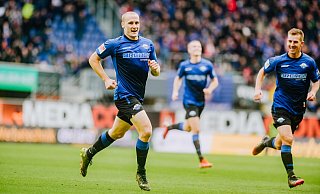 Sven Michel freut sich über seinen 1:0-Treffer im Heimspiel gegen Ingolstadt. Mit ihm jubelt Uwe Hünemeier (r.). - Besim Mazhiqi