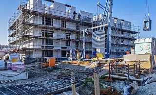 Im Baugebiet Grünewaldstraße in Bielefeld-Dornberg entstehen insgesamt rund 700 neue Wohnungen. Die Brackweder Baugenossenschaft gbb baut 87 davon. Danach will sie zunächst kein weiteres Neubauprojekt anpacken. - Gabor Wallrabenstein