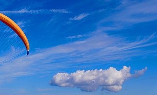Fallschirmsprung: Der Bünder ist bei der Landung verunglückt.  - SYMBOLFOTO/PIXABAY