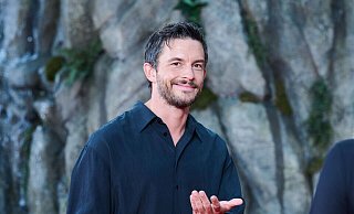 Hollywoodstar Jonathan Bailey hat über die Einschränkungen und Probleme gesprochen, die er in der Schule als schwuler Teenager hatte. (Archivbild) - Annette Riedl/dpa