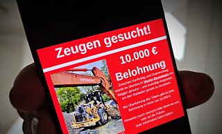 Über Ostern wurde ein Radlader der Firma Altmiks-Schotter aus Höxter schwer beschädigt. Das Unternehmen sucht Zeugen - und setzt eine große Belohnung aus. - Svenja Ludwig