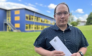 Dennis Meier ist mit dem Träger der privaten Realschule Altenbeken in Streit geraten. Mit Folgen für seinen Sohn. - Jens Reddeker