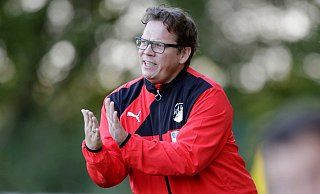 So kennt man ihn: Der Trainer Andreas Brandwein ist an der Seitenlinie immer engagiert.  - Henrik Martinschledde