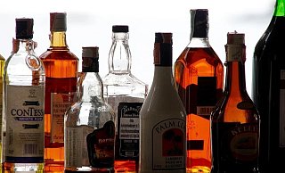 Die Täter hatten es auf hochprozentige Beute abgesehen (Symbolfoto).  - Pixabay