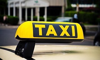 Der Täter schuldete dem Taxifahrer lediglich knapp 20 Euro. - (Symbolbild) Pixabay