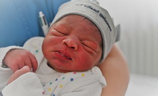 Der kleine Abdoul Mazid ist seit 8.01 Uhr ein echter Bielefelder.  - Cornelia Schulze