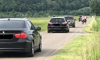 Am langen Wochenende nutzten die Autofahrer wieder verstärkt den Weserradweg als A2-Umleitung - denn dort herrschte Dauerstau. - Nicole Sielermann