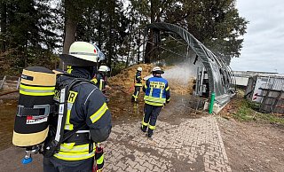 Die Feuerwehr hatte den Brand auf einem Ponyhof im Kreis Gütersloh schnell unter Kontrolle. - Roland Thöring