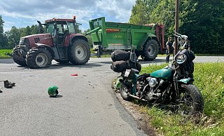 Unfallstelle im Kreis Gütersloh: Ein Trecker kollidiert mit einem Motorrad auf der Sandforther Straße. - Frank Jasper