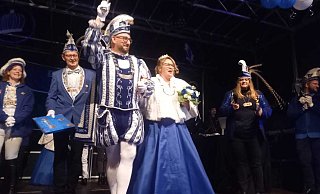 Sie haben das Zepter übernommen: Maik Löneke und Yvonne Spieker sind das neue Prinzenpaar. - Torsten Wegener