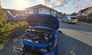 Nach der Kollision eines Peugeot 208 und eines Mercedes am Freitagnachmittag fing die Ermittlungsarbeit der Polizei erst richtig an. - Gerald Dunkel
