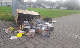 Der Rest vom Fest, hier an der Stadthalle Warburg. Der Jahreswechsel im Kreis Höxter verlief laut Polizei verhältnismäßig ruhig. - Simone Flörke