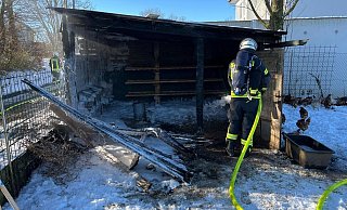 Am Mühlenberg hatte am Sonntag in Borgentreich ein Hünerstall Feuer gefangen. - FFW Borgentreich