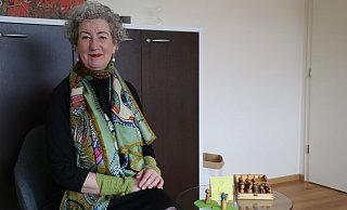 Einzel- und Paarberaterin Lisa Frings in ihrer Praxis in Herford. - Lena Kley