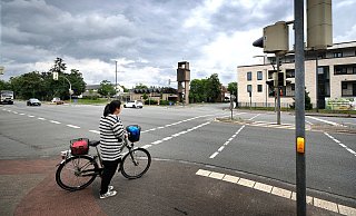 An der Kreuzung B 61//Diekstraße ist seit fast zwei Wochen die Ampel kaputt. Vor allem für Radfahrer und Fußgänger ist es gefährlich, den mehrspurigen Ring zu überqueren. - Andreas Frücht