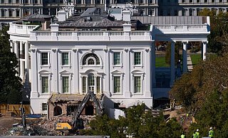 Trump hatte vor dem Abriss des Ostflügels angekündigt, dass dies geschehen werde. - Jacquelyn Martin/AP/dpa