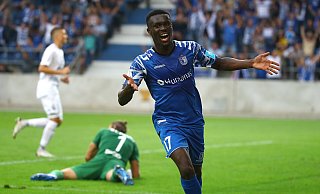 Sirlord Conteh steht angeblich vor einem Wechsel zum SC Paderborn. Hier jubelt der Magdeburger Flügelstürmer über einen seiner beiden Treffer, die er im DFB-Pokal gegen seinen Ex-Klub St. Pauli erzielte. - picture alliance