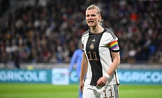 Alexandra Popp verpasst das das EM-Qualifikationsspiel in Island wegen einer Reizung am Fuß. - Sebastian Christoph Gollnow/dpa