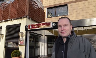 Volker Ziegenbruch betreibt ein Restaurant am Spenger Blücherplatz. - Mareike Patock