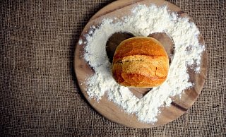Wer zu den Feiertagen frische Brötchen vom Bäcker möchte, sollte die Öffnungszeiten im Blick behalten. - Pixabay/congerdesign