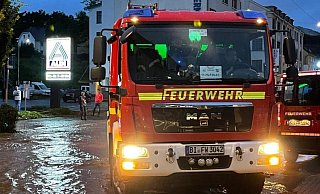Die Bielefelder Feuerwehr hatte bei den Einsätzen in Hagen und in Euskirchen alle Hände voll zu tun. - Feuerwehr Bielefeld