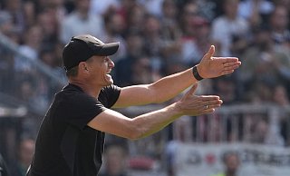 War mit der Chancenauswertung unzufrieden: St. Paulis Cheftrainer Alexander Blessin - Marcus Brandt/dpa