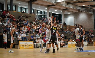 Beim letzten Heimspiel der BG Herford gegen Ibbenbüren hatten Aktive und Zuschauer mit den Temperaturen und der stickigen Luft zu kämpfen. - Yvonne Gottschlich