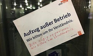 Der Aufzug in der Haltestelle Jahnplatz ist außer Betrieb. - Foto: Wolfgang Rudolf