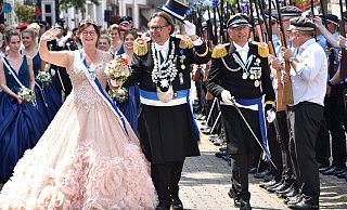 Die Beverunger Schützen regieren Sonja Haase und Ralf Göllner. - Thomas Kube