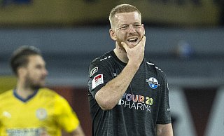 Kai Klefisch war nach dem Braunschweig-Heimspiel restlos bedient. Der SCP-Akteur hatte das Gegentor zum 0:1 verursacht und seine fünfte Gelbe kassiert, ehe sein Team am Ende auch noch mit 1:2 verlor. - picture alliance/dpa