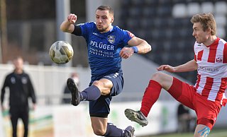 Ein Foul an dem neu in die Startelf gerückten Xhuljo Tabaku bescherte dem SC Wiedenbrück einen Elfmeter, den Hendrik Lohmar beim 2:1-Sieg in Bonn zur 1:0-Führung verwandelte. - Jens Dünhölter