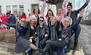 Das Musical „Grease“ aus dem Jahr 1978 darf passend zum Motto des Fürstenberger Karenvalvereins natürlich nicht fehlen. Auch Hauptfigur Danny wird an Weiberfastnacht selbstverständlich von einer Frau verkörpert. - Jule Prietzel