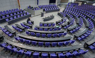 Einer aktuellen Umfrage zufolge gibt es bei den Zustimmungswerten der Parteien derzeit kaum Veränderungen. (Archivbild) - Kay Nietfeld/dpa