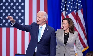 US-Präsident Joe Biden und seine Stellvertreterin Kamala Harris bei einem gemeinsamen Auftritt im Bundesstaat Maryland. - Stephanie Scarbrough/AP/dpa