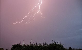 Zwischen April und September, häufig beim Abregnen massiver Gewitter, kommt es immer häufiger zu Starkregen-Ereignissen. - David Schellenberg