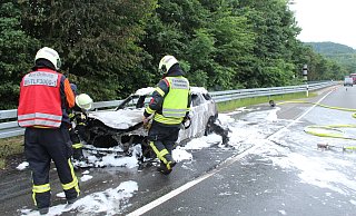 Einsatz für die Feuerwehr Bad Driburg auf der Bundesstraße 64. - Burkhard Battran
