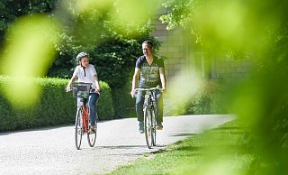 Zur Arbeit, zum Supermarkt, zur Verabredung: Wer Wege im Alltag zu Fuß oder Fahrrad zurücklegt, hat am Ende des Tages automatisch mehr Bewegung. - Tobias Hase/dpa-tmn