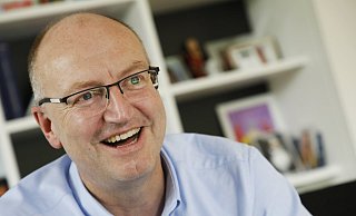 Michael Esken ist seit fünf Jahren Bürgermeister seiner Heimatstadt Verl. Am 13. September strebt er die Wiederwahl an. - Roland Thöring