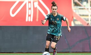 Mittelfeldspielerin Lina Magull hat ihre Karriere in der Nationalmannschaft beendet. - Daniel Karmann/dpa
