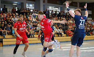 Simon Strakeljahn (am Ball) zeigte mehr als seine acht Tore gegen Wilhelmshaven aussagen. - az