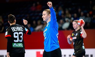 Die deutschen Handballerinnen gewinnen bei der EM gegen die Schweiz - Marco Wolf/dpa