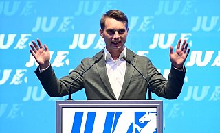 Kevin Gniosdorz wurde beim Parteitag der JU in NRW in Gummersbach in seinem Amt als Landeschef mit großer Mehrheit bestätigt. - Roberto Pfeil/dpa