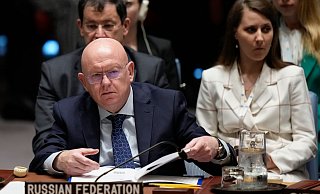 Der russische UN-Botschafter Wassili Nebensja erklärt bei einer Sitzung des Sicherheitsrates der Vereinten Nationen Moskaus Bereitschaft zu einer möglichen Waffenruhe. (Archivbild) - Seth Wenig/AP