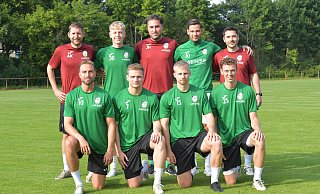 Trainingsauftakt beim Fußball-Regionalligisten FC Gütersloh: Zur ersten Einheit kommen auf dem Rasenplatz des LAZ Ost auch die bisherigen sechs Zugänge zusammen. - Jens Dünhölter