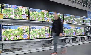 LCD oder OLED? Das ist nur eine von vielen Fragen, die man vor dem TV-Kauf für sich klären sollte. - Laura Ludwig/dpa-tmn