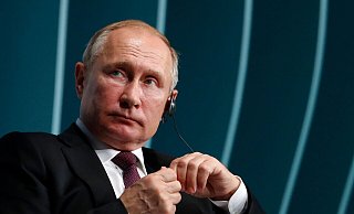 Russlands Präsident Wladimir Putin bei einer Veranstaltung im Rahmen des Brics-Gipfels 2019 in Brasilien. Am Treffen in Südafrika wird Putin nicht teilnehmen. - Eraldo Peres/AP/dpa